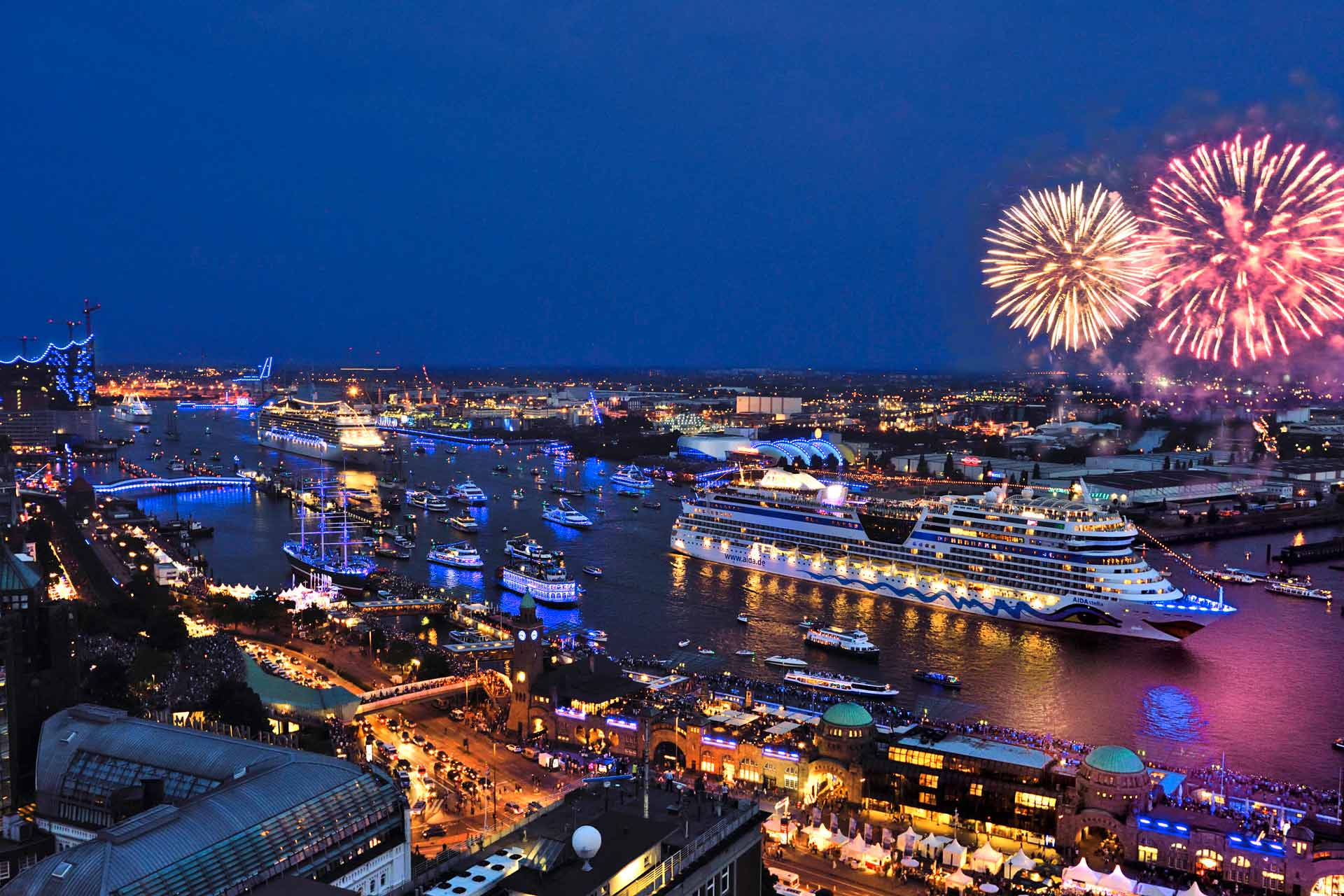 One of many events: Hamburg Cruise Days and Blue Port 2014