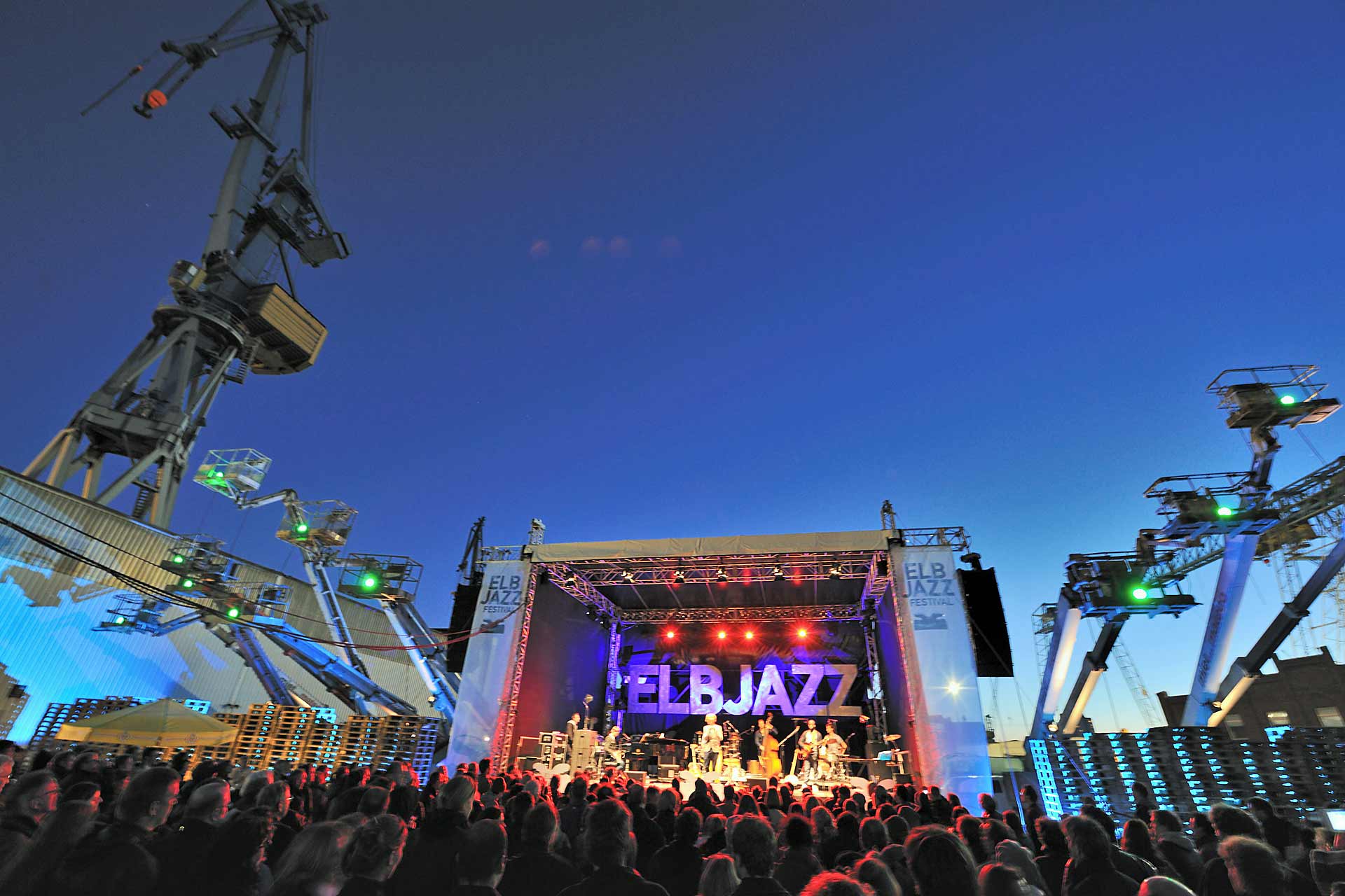 The region love music festivals: ElbJazz Festival at the Blohm+Voss warft in Hamburg